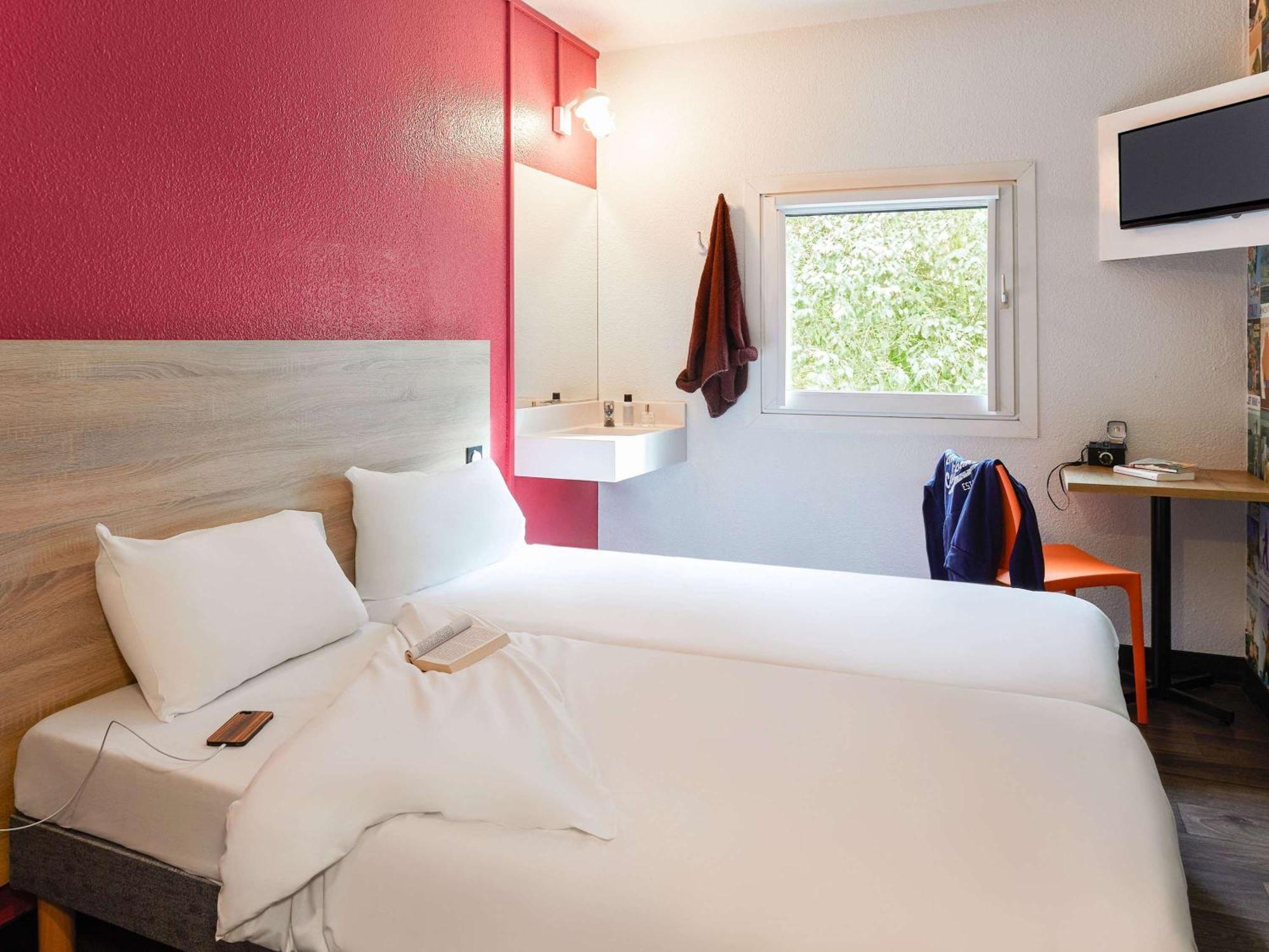 Hotelf1 Nimes Ouest Luaran gambar